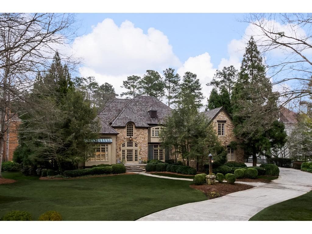 5 bedroom, 6 bathroom, 7,461 sq ft single family residence sold at 40 Old Stratton Chase, Atlanta, GA 30328