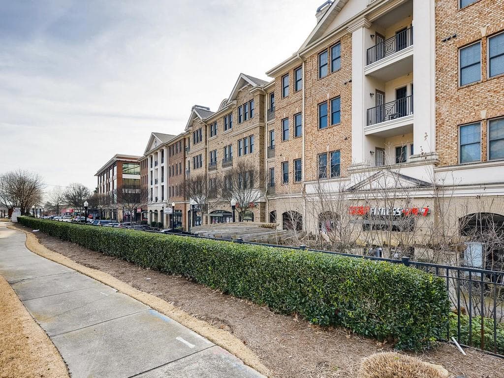 2 bedroom, 2 bathroom, 1,363 sq ft condominium sold at 3621 Vinings Slope 1532, Atlanta, GA 30339
