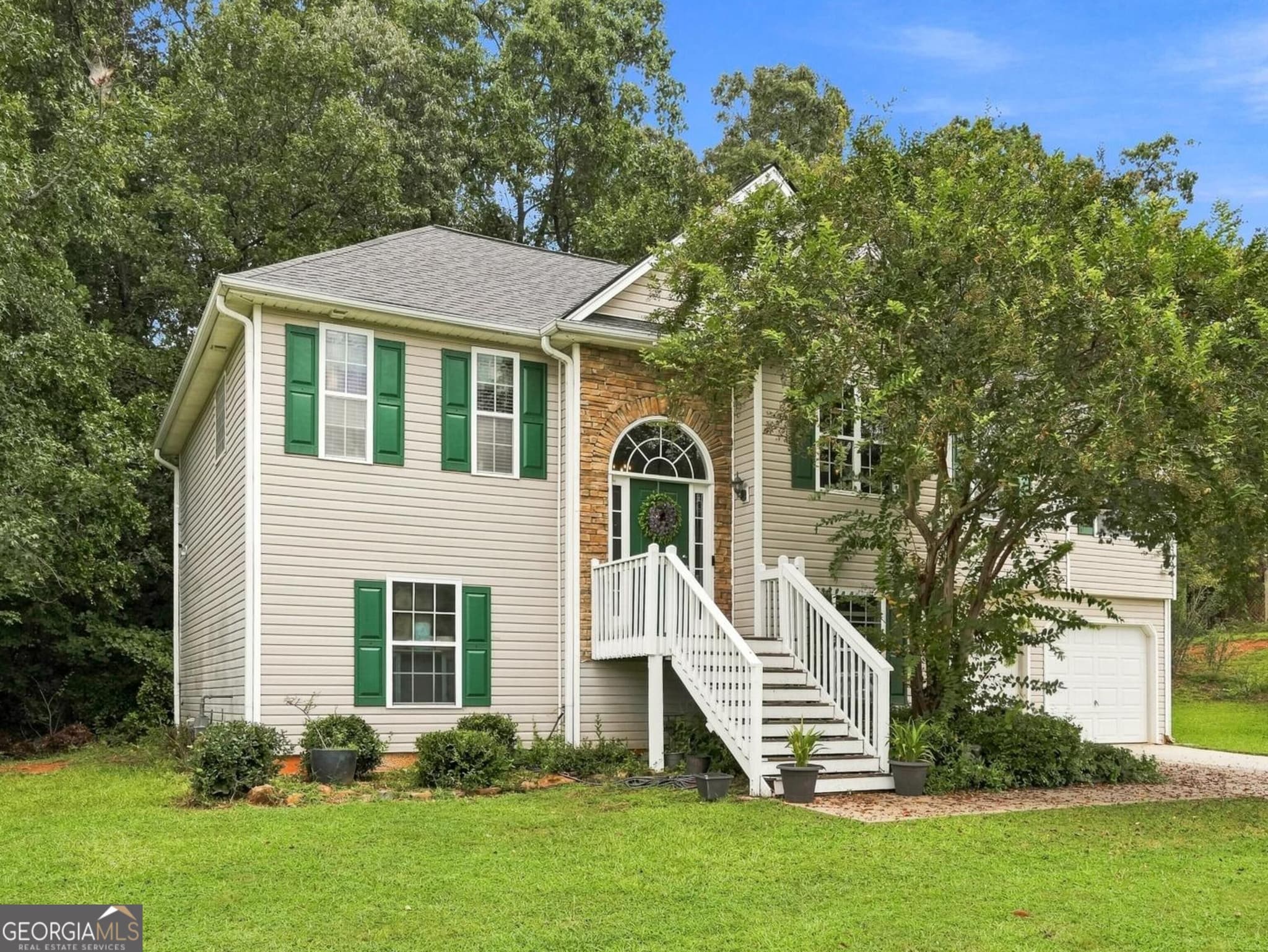 3 bedroom, 2 bathroom, 1,547 sq ft single family residence for sale at 35 Sandstone Court, Douglasville, GA 30134