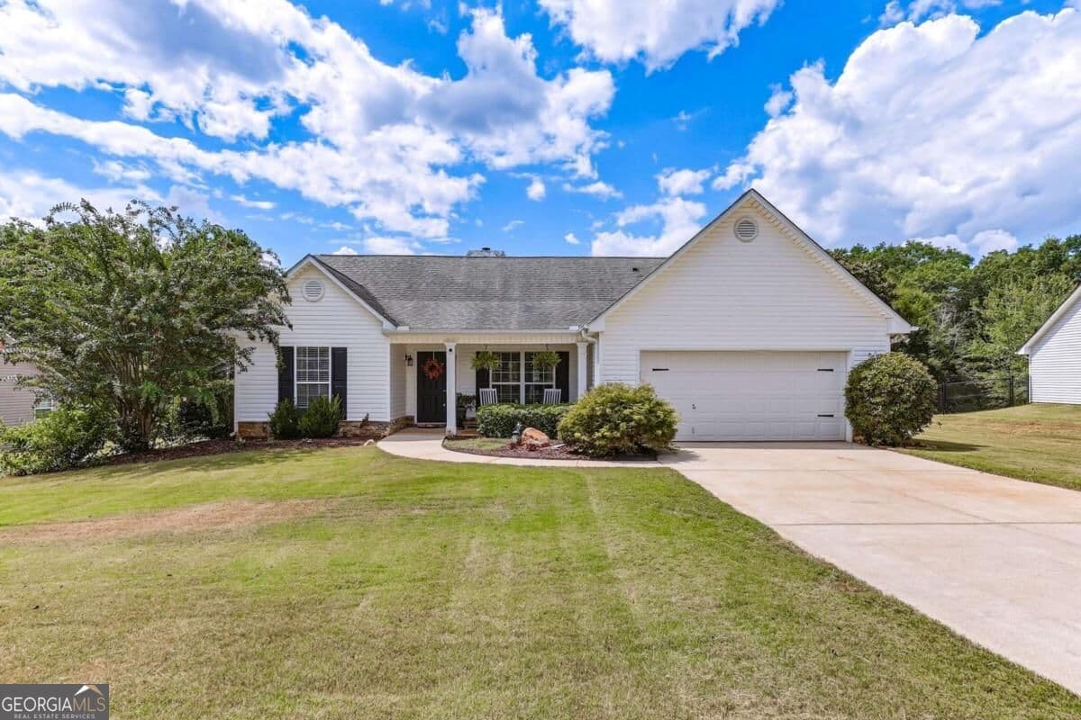 3 bedroom, 2 bathroom, 1,506 sq ft single family residence for sale at 323 Tallassee Lane, Statham, GA 30666
