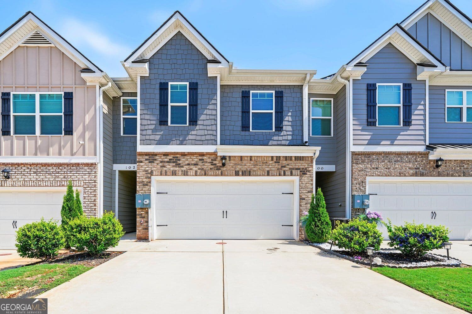 3 bedroom, 2.5 bathroom, 1,926 sq ft townhouse for sale at 102 Hampton Circle, Mcdonough, GA 30253