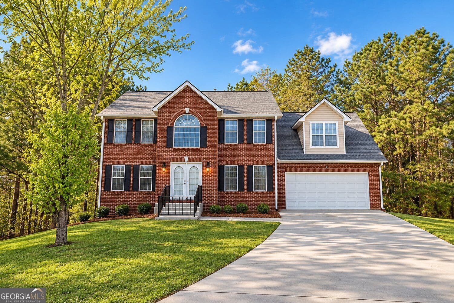 6 bedroom, 3.5 bathroom, 3,151 sq ft single family residence for sale at 3635 Spring Mesa Drive, Snellville, GA 30039