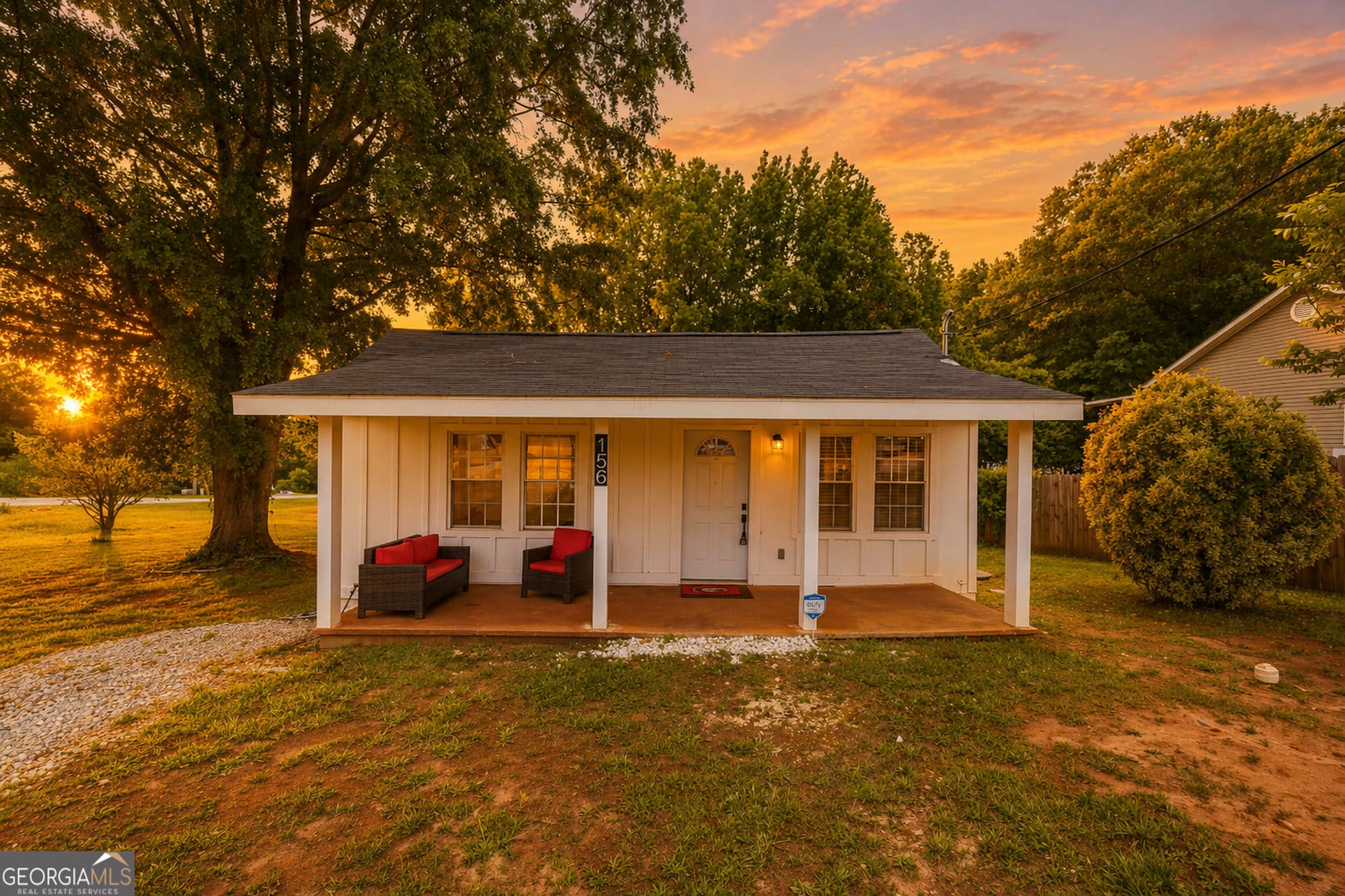 2 bedroom, 1 bathroom, 728 sq ft single family residence sold at 156 Pine Avenue, Commerce, GA 30529