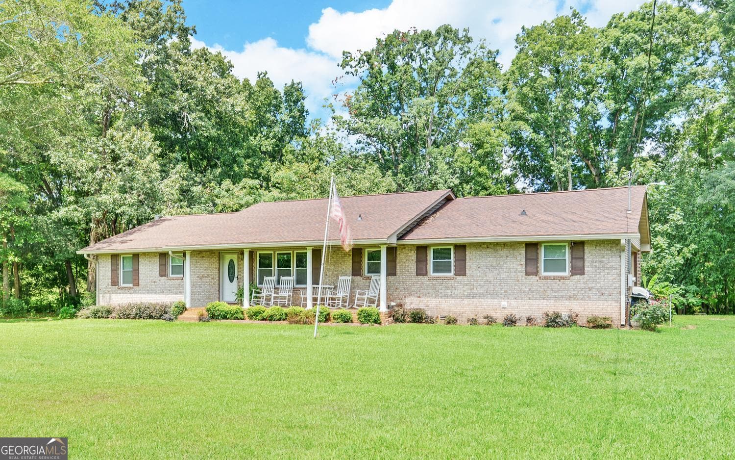 3 bedroom, 2 bathroom, 1,660 sq ft single family residence for sale at 1398 Cleveland Mill Road, Hartwell, GA 30643