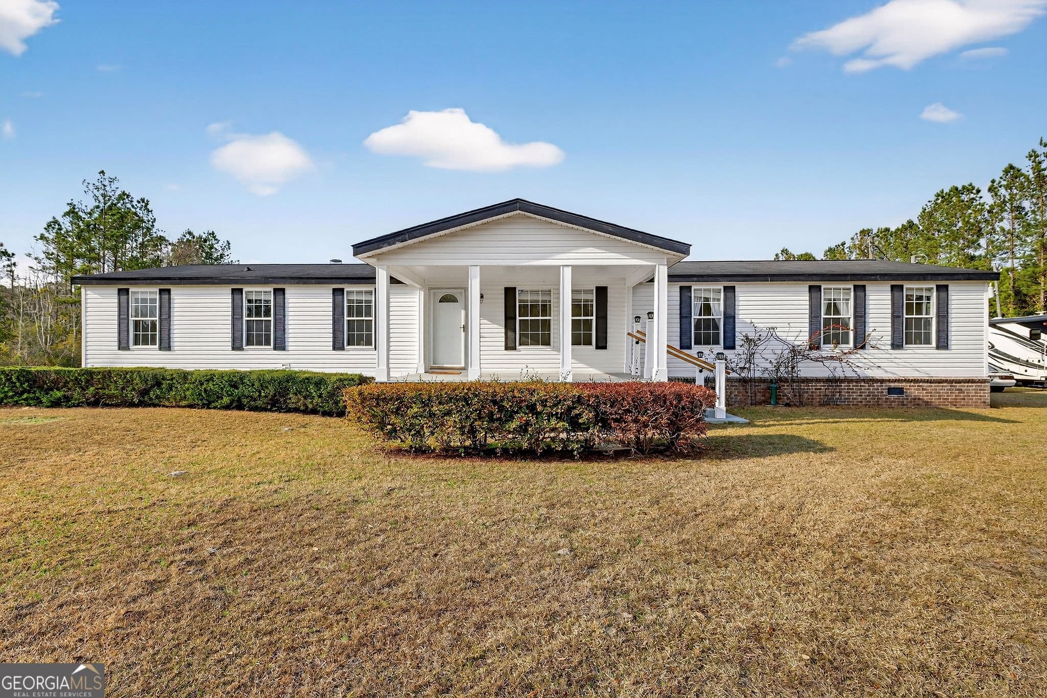 4 bedroom, 2 bathroom, 2,070 sq ft manufactured home,single family residence sold at 1323 Starling Road, Pembroke, GA 31321