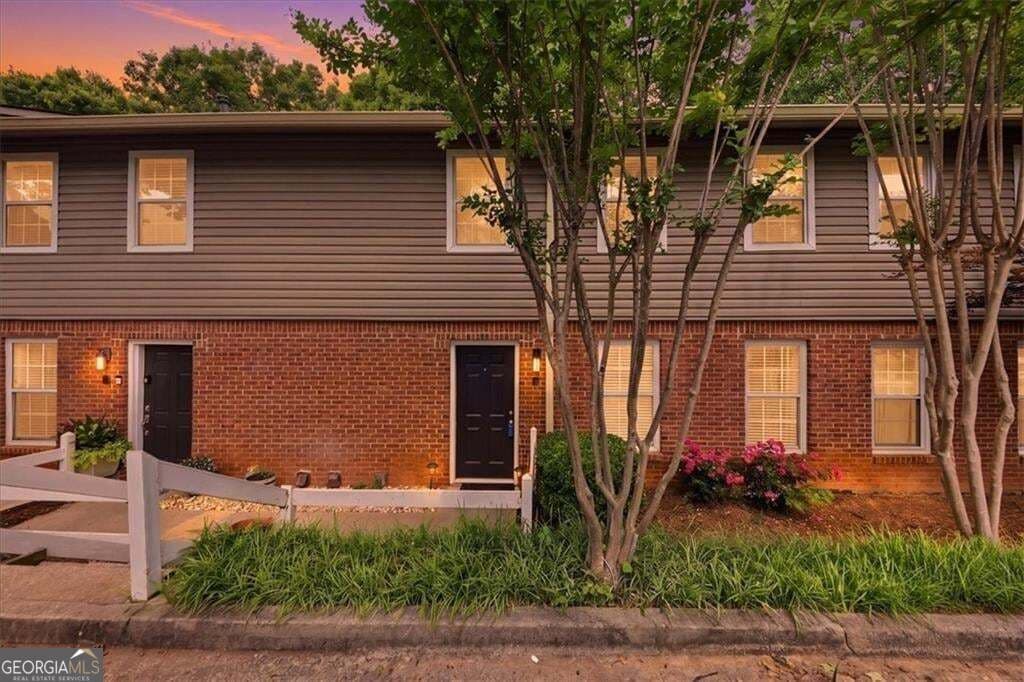 3 bedroom, 2.5 bathroom, 1,470 sq ft townhouse for sale at 7750 Roswell Road 9F, Sandy Springs, GA 30350
