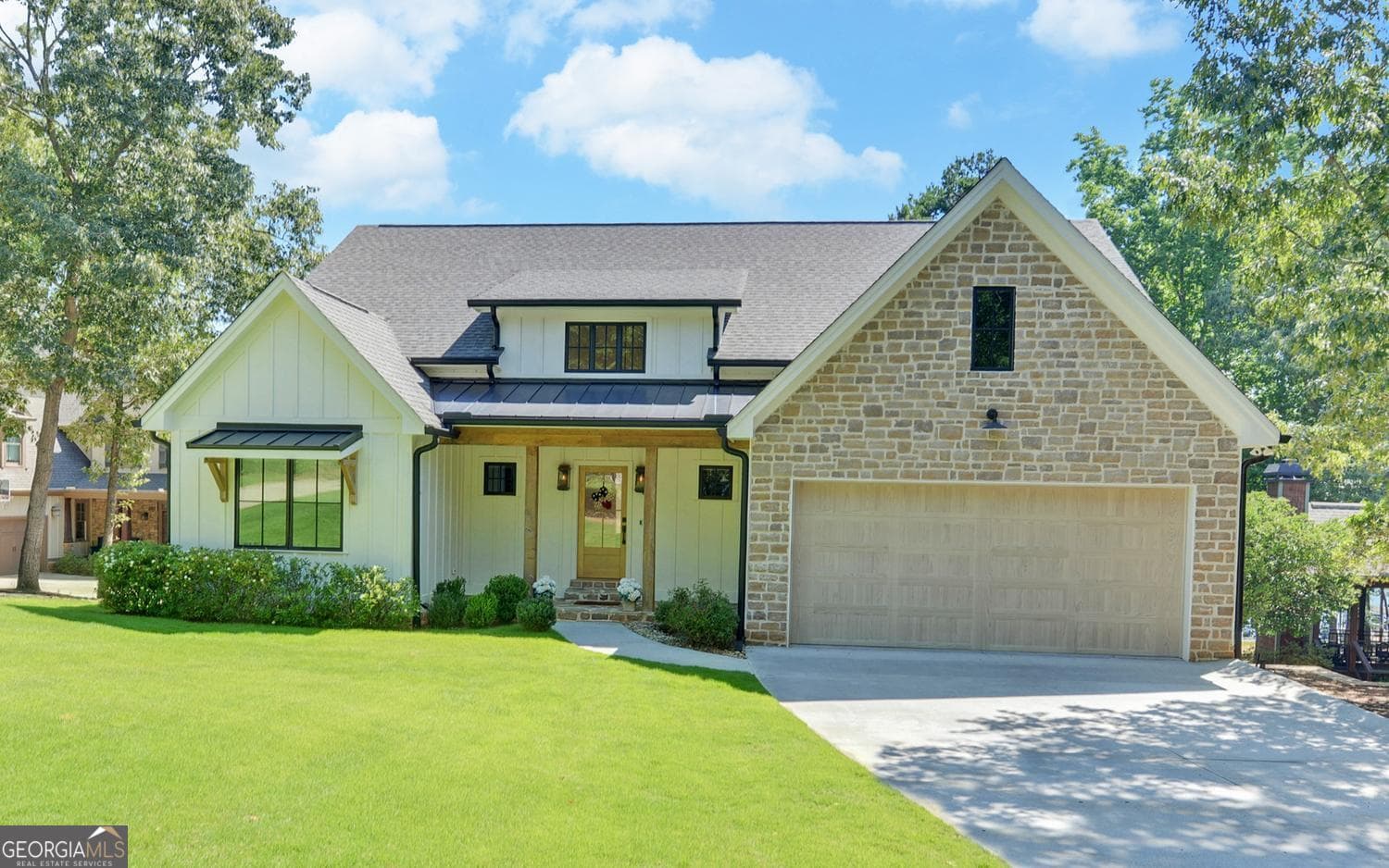 6 bedroom, 4.5 bathroom, 3,450 sq ft single family residence for sale at 96 Barefoot Bay Road, Hartwell, GA 30643