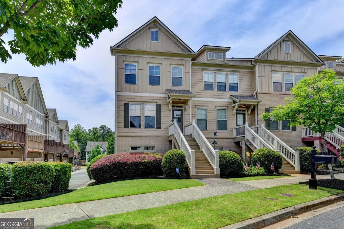 3 bedroom, 3.5 bathroom townhouse sold at 730 Grove Manor Park, Suwanee, GA 30024