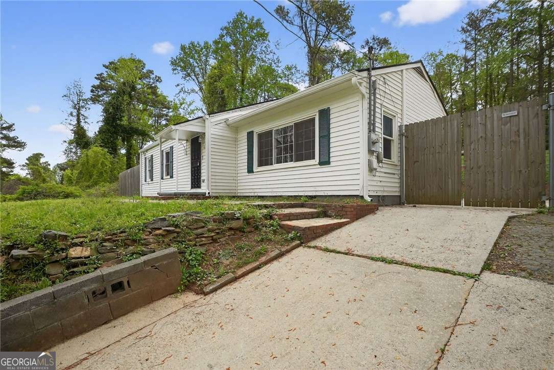 3 bedroom, 2 bathroom, 1,300 sq ft single family residence sold at 2252 Beecher Circle, Atlanta, GA 30311