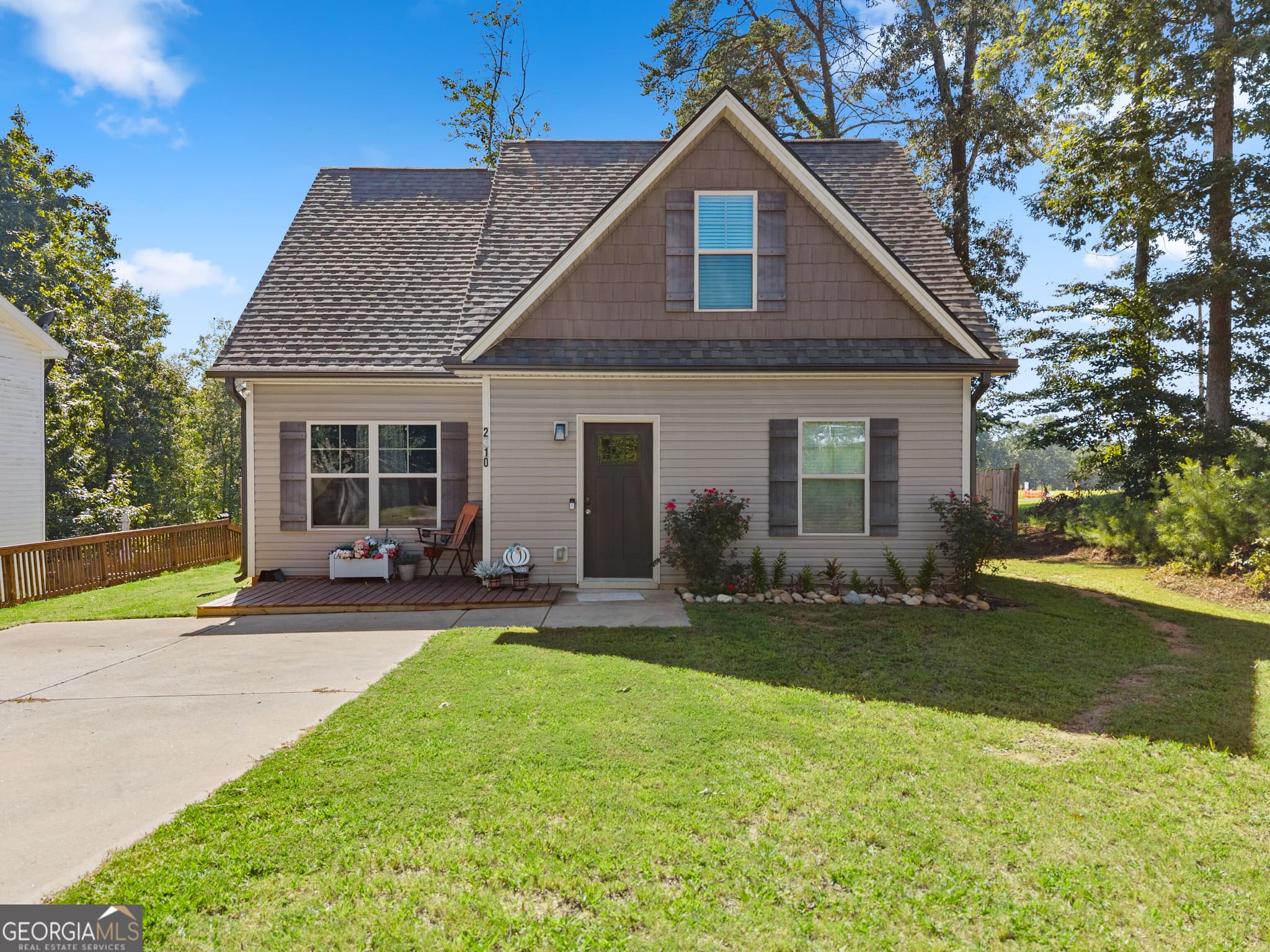 3 bedroom, 2.5 bathroom, 1,364 sq ft single family residence for sale at 2310 Belaire Drive, Cumming, GA 30041
