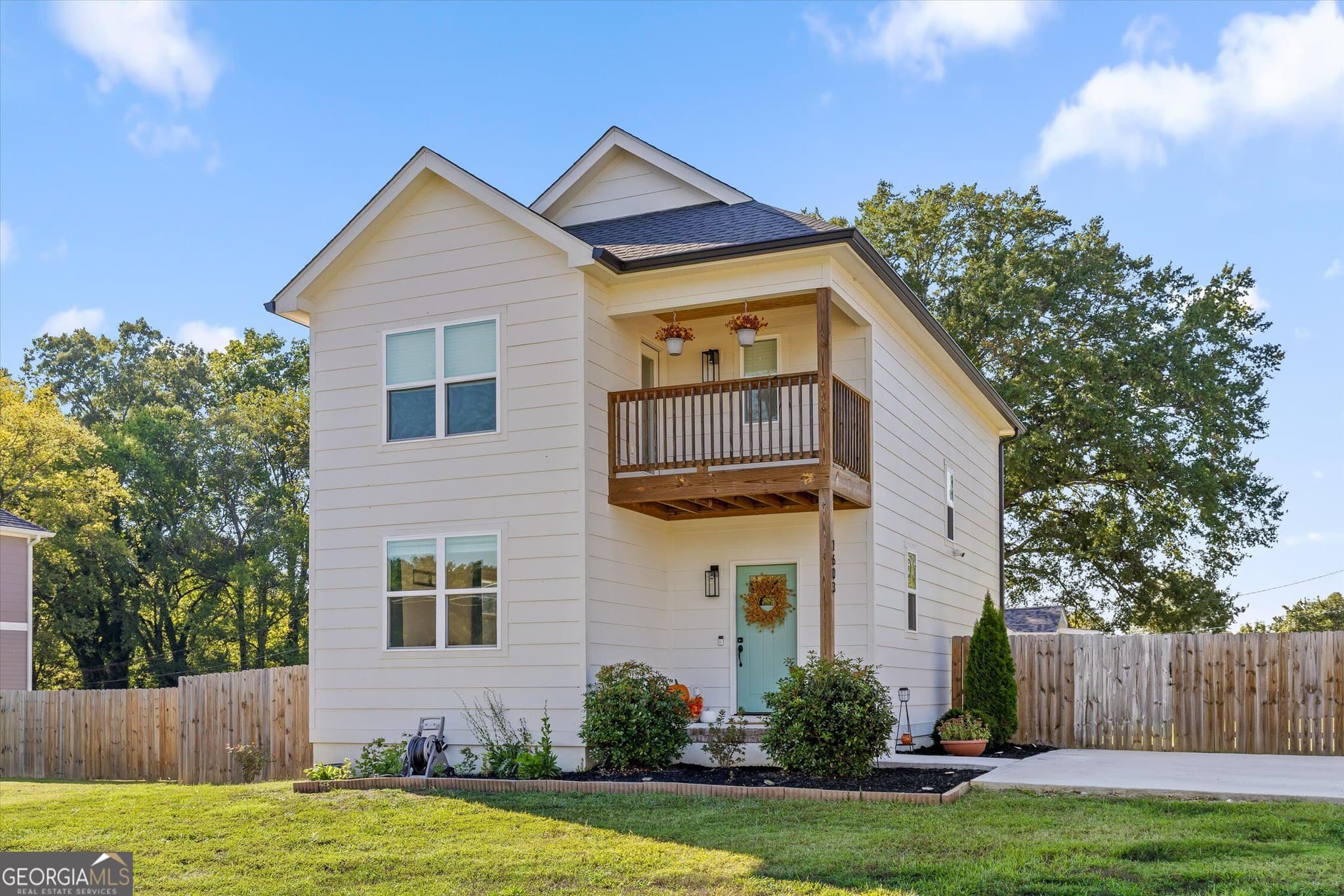 3 bedroom, 2.5 bathroom, 1,616 sq ft single family residence for sale at 1603 Barry Road, Chattanooga, TN 37412