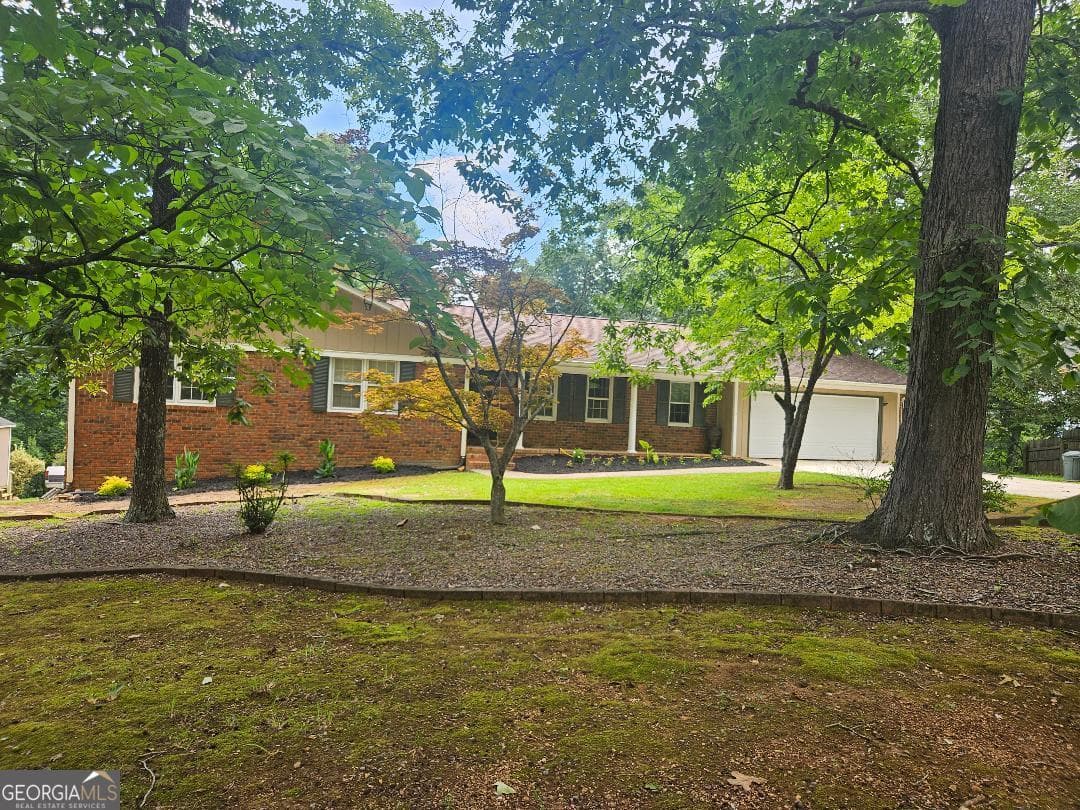 4 bedroom, 3 bathroom, 2,035 sq ft single family residence for sale at 38 Ridgeview Drive, Silver Creek, GA 30173