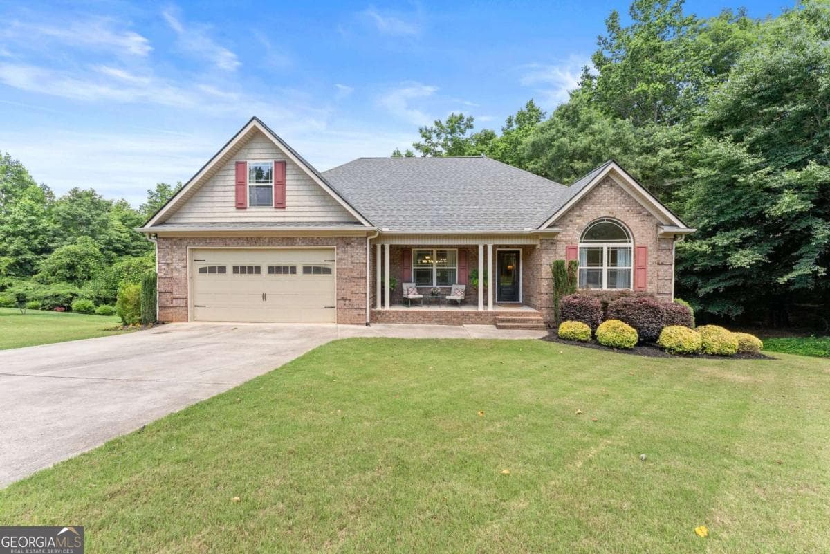 4 bedroom, 3 bathroom, 2,292 sq ft single family residence sold at 6049 Green Tree Lane, Gainesville, GA 30506
