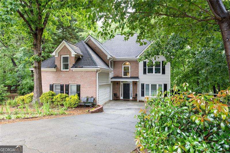 5 bedroom, 2.5 bathroom, 2,466 sq ft single family residence sold at 2204 Thicket Court, Acworth, GA 30102