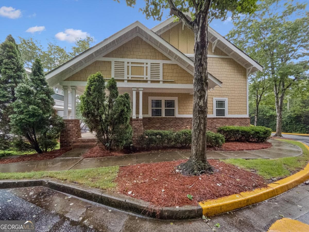 1 bedroom, 1 bathroom, 896 sq ft condominium sold at 490 Barnett Shoals Road 526, Athens, GA 30605