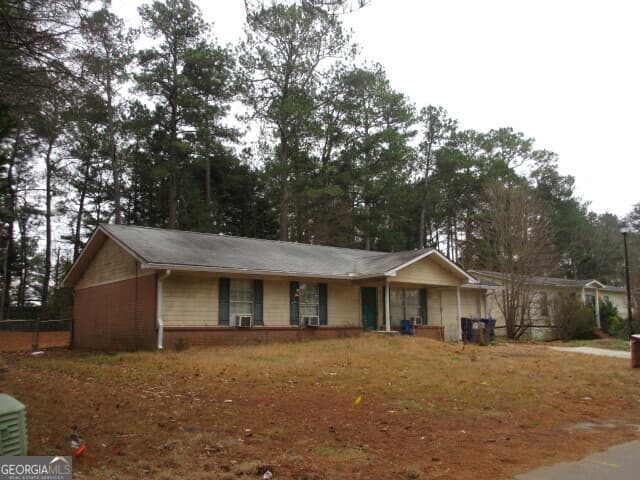 3 bedroom, 1 bathroom, 964 sq ft single family residence for sale at 162 Sherwood Loop, Mcdonough, GA 30253