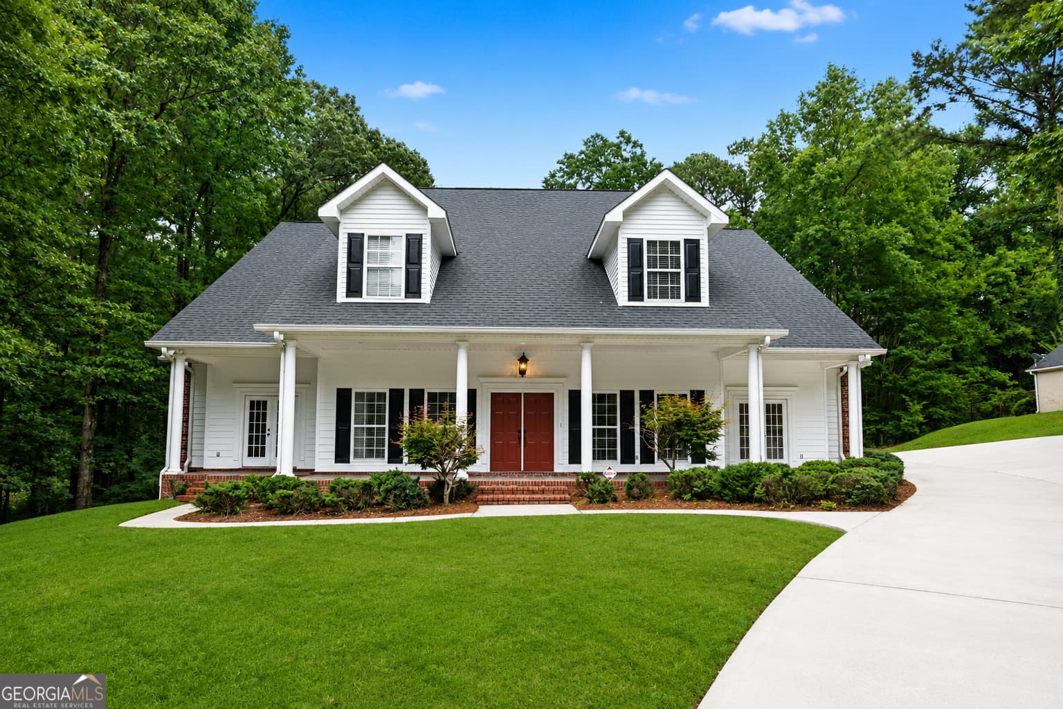 5 bedroom, 3.5 bathroom, 3,977 sq ft single family residence for sale at 107 Cameron Pointe Drive, Lagrange, GA 30240