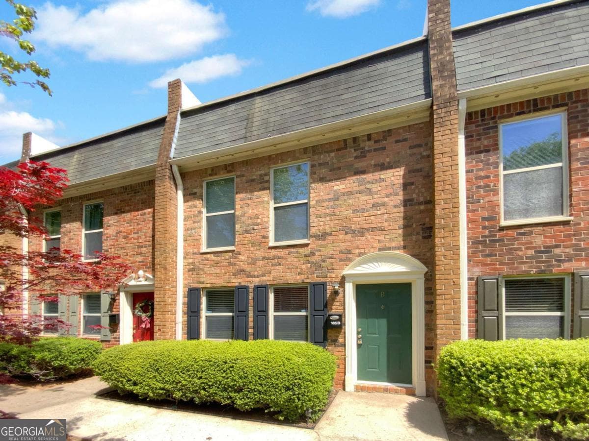 2 bedroom, 2.5 bathroom, 1,326 sq ft condominium sold at 165 N River Drive B, Atlanta, GA 30350