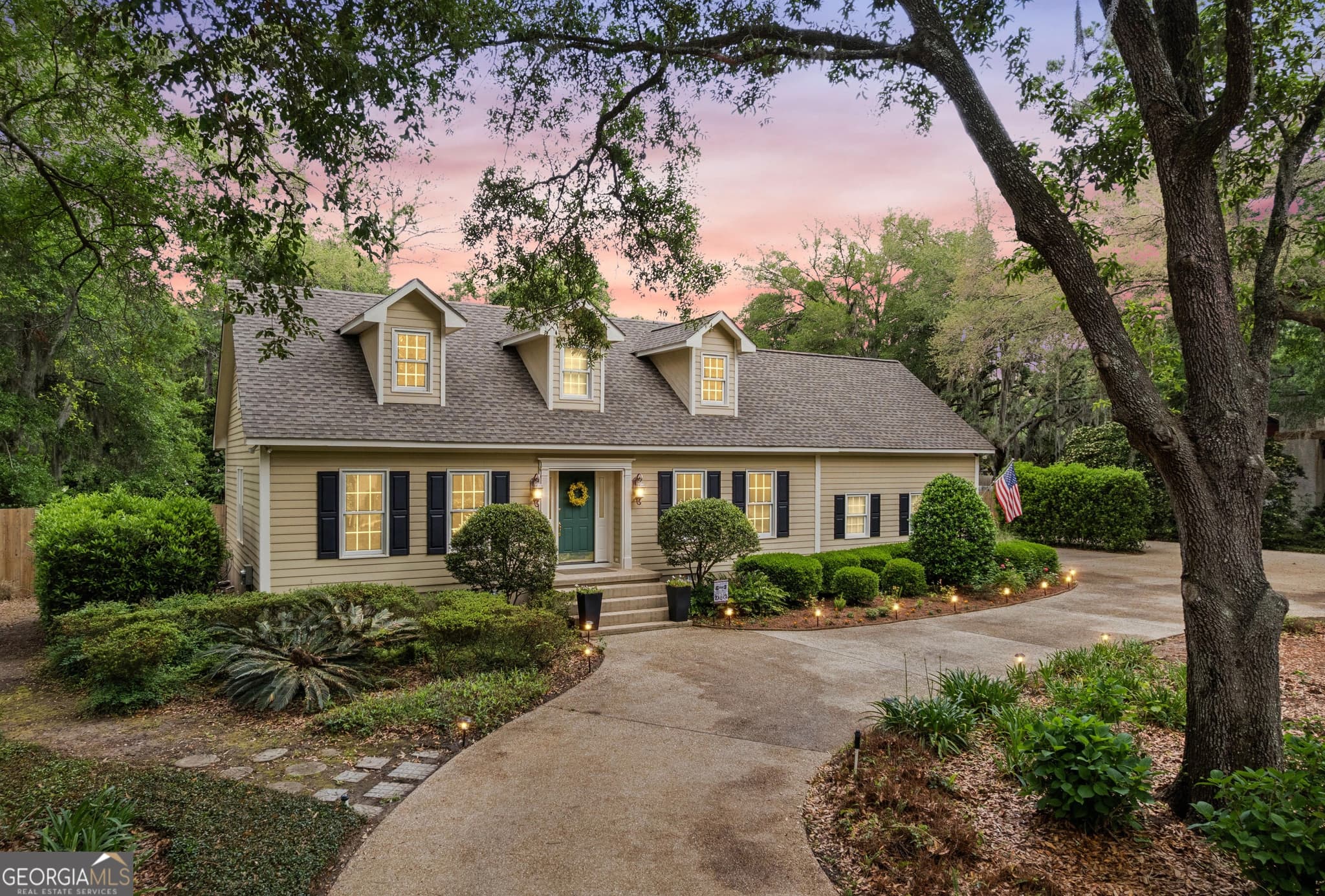 4 bedroom, 3 bathroom, 2,453 sq ft single family residence sold at 111 Marsh Oak Drive, Brunswick, GA 31525