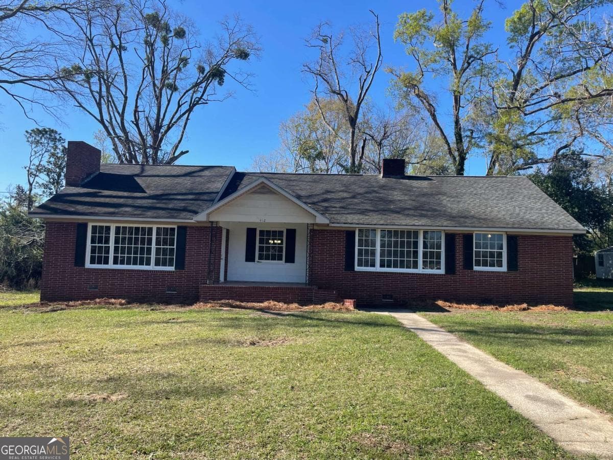 3 bedroom, 3 bathroom, 2,282 sq ft single family residence for sale at 412 W Fourth Street, Vidalia, GA 30474