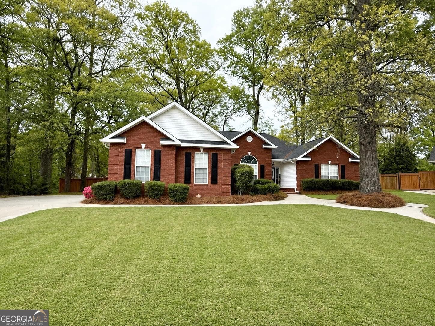 4 bedroom, 2 bathroom, 2,303 sq ft single family residence sold at 222 Santa Fe Trail, Warner Robins, GA 31088