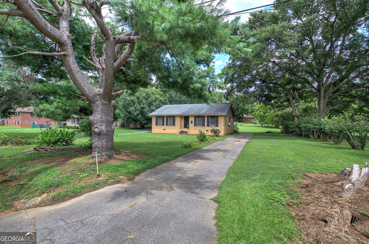 2 bedroom, 2 bathroom, 1,495 sq ft single family residence for sale at 105 Meadow Lane, Cartersville, GA 30120