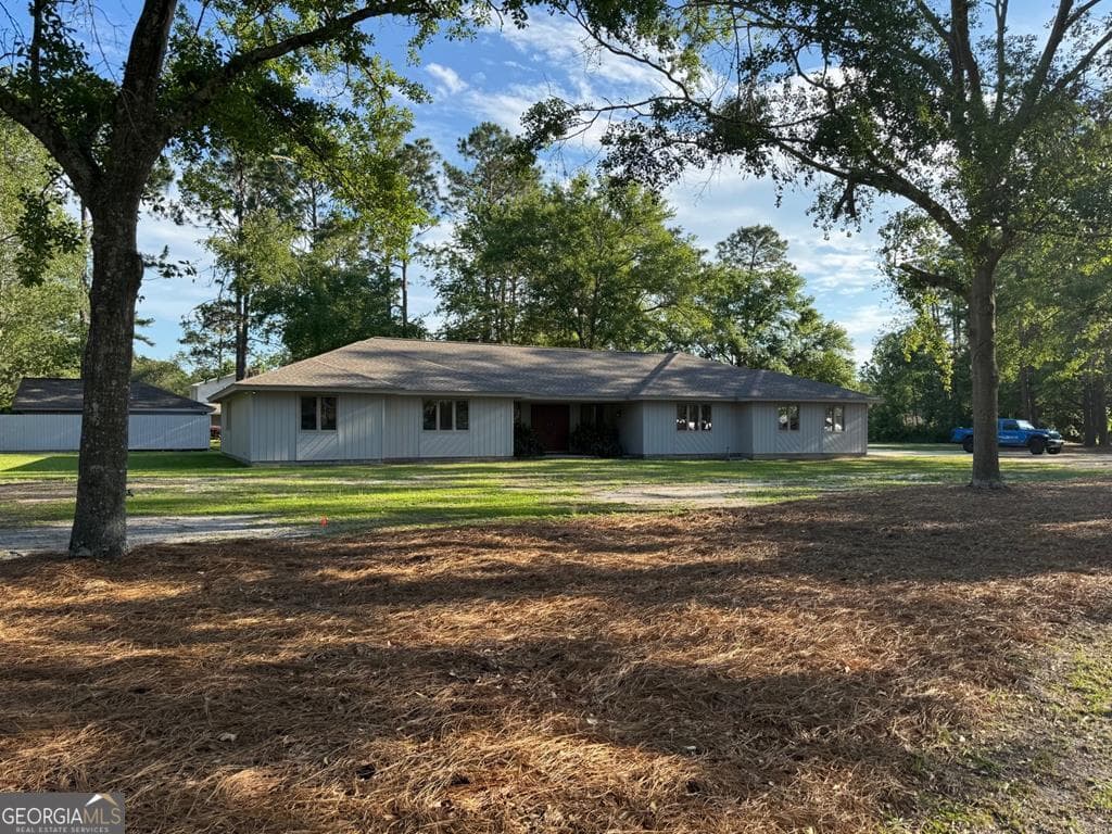 3 bedroom, 2 bathroom, 2,172 sq ft single family residence sold at 354 Poor Robin Extension, Baxley, GA 31513