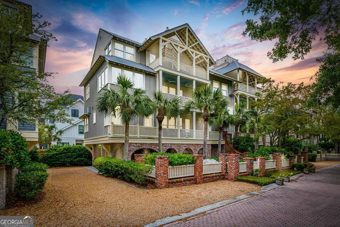 4 bedroom, 4.5 bathroom, 3,570 sq ft single family residence for sale at 17 Sea Oats Lane, St. Simons, GA 31522