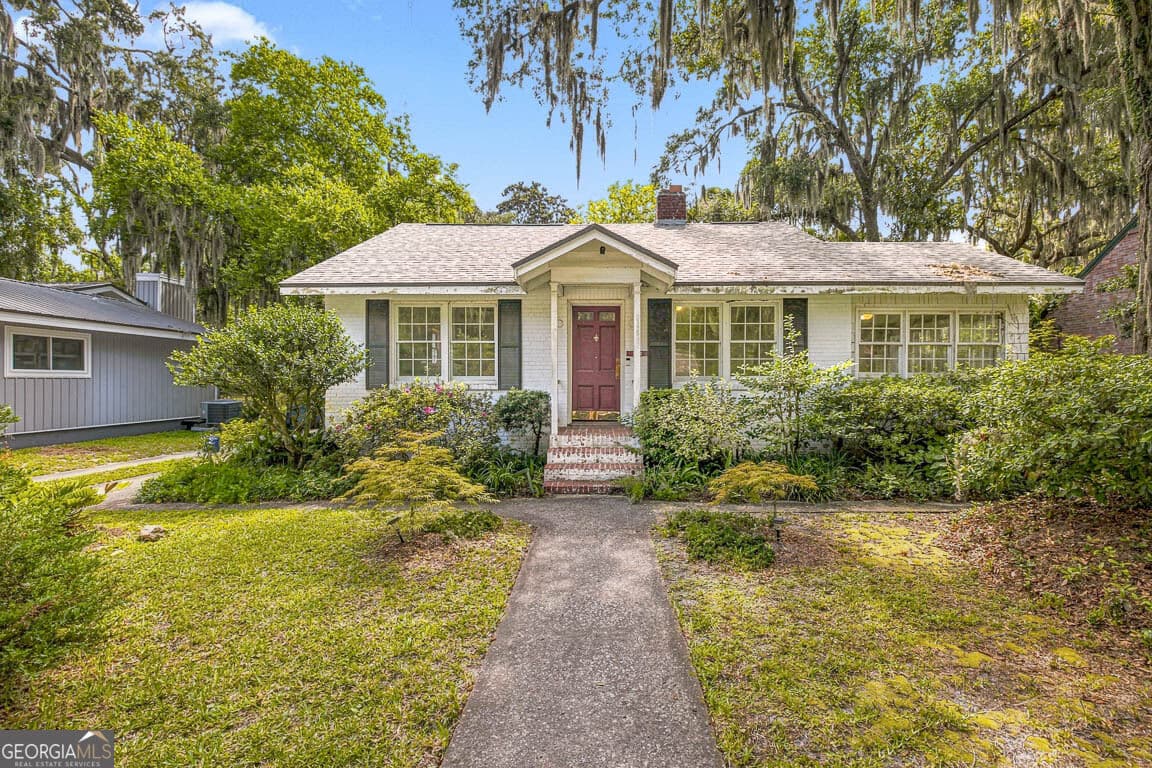 3 bedroom, 1.5 bathroom, 1,312 sq ft single family residence under contract at 1222 Pine Avenue, Brunswick, GA 31520