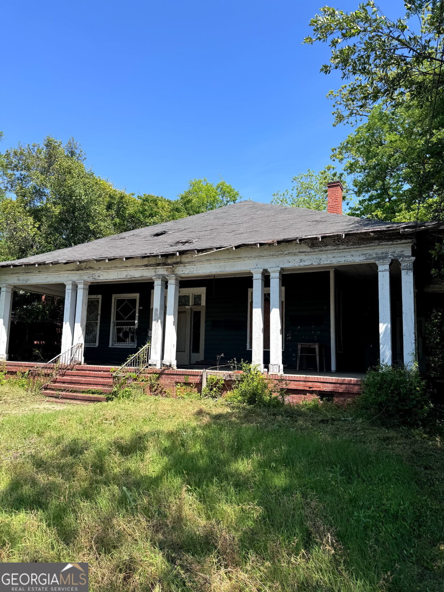 3 bedroom, 2 bathroom, 2,437 sq ft single family residence sold at 2687 Hillcrest Avenue, Macon, GA 31204