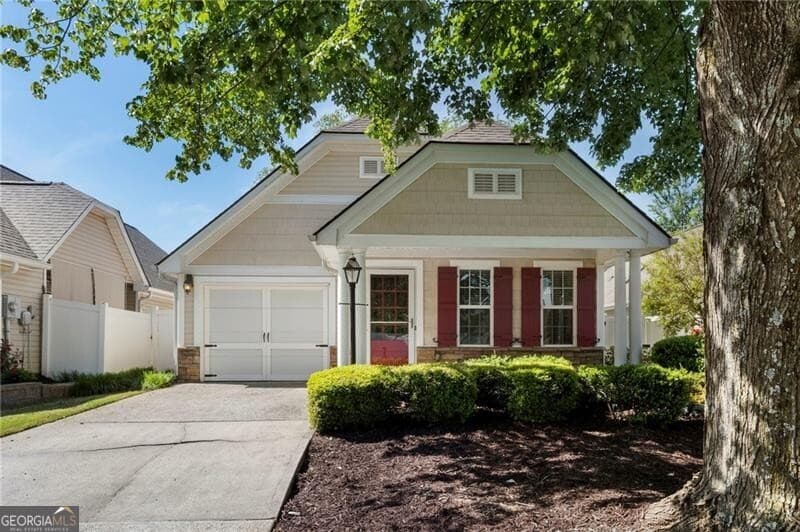 2 bedroom, 2 bathroom, 1,301 sq ft single family residence sold at 2425 Gateview Court, Cumming, GA 30040