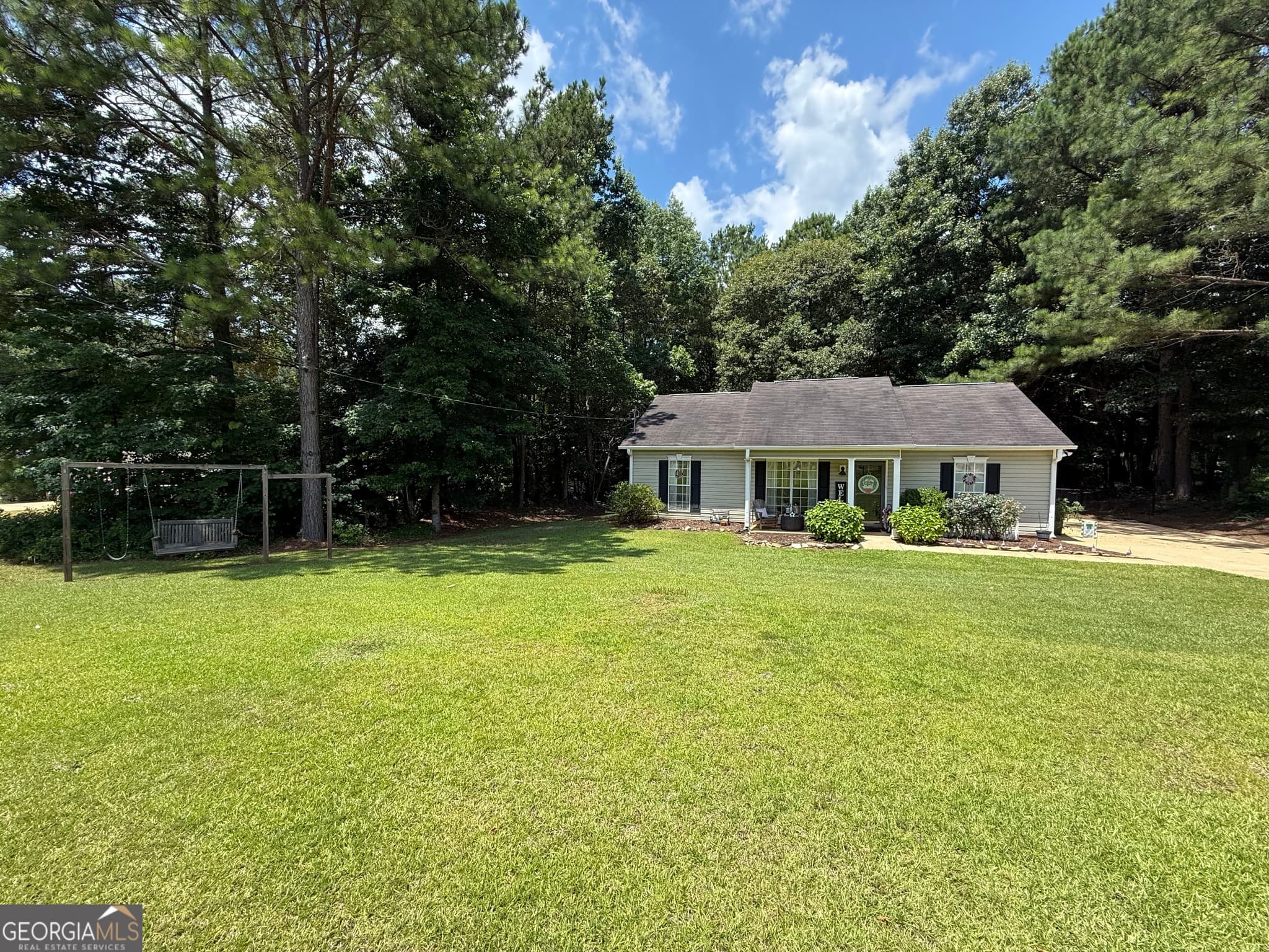 3 bedroom, 2 bathroom, 1,189 sq ft single family residence sold at 425 Hampton Green Drive, Lagrange, GA 30240