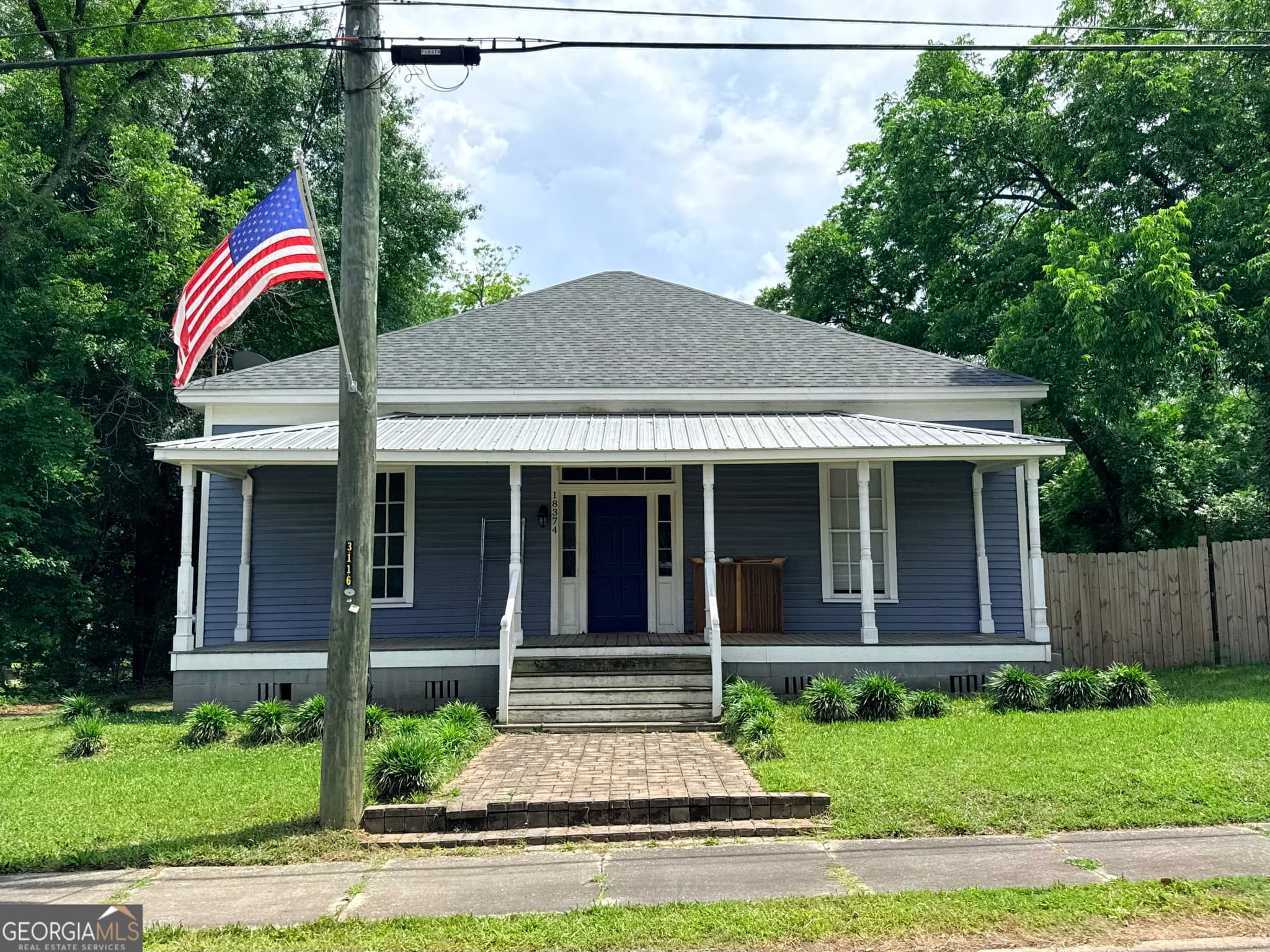 3 bedroom, 2 bathroom, 1,652 sq ft single family residence sold at 18374 Main Street, Woodbury, GA 30293