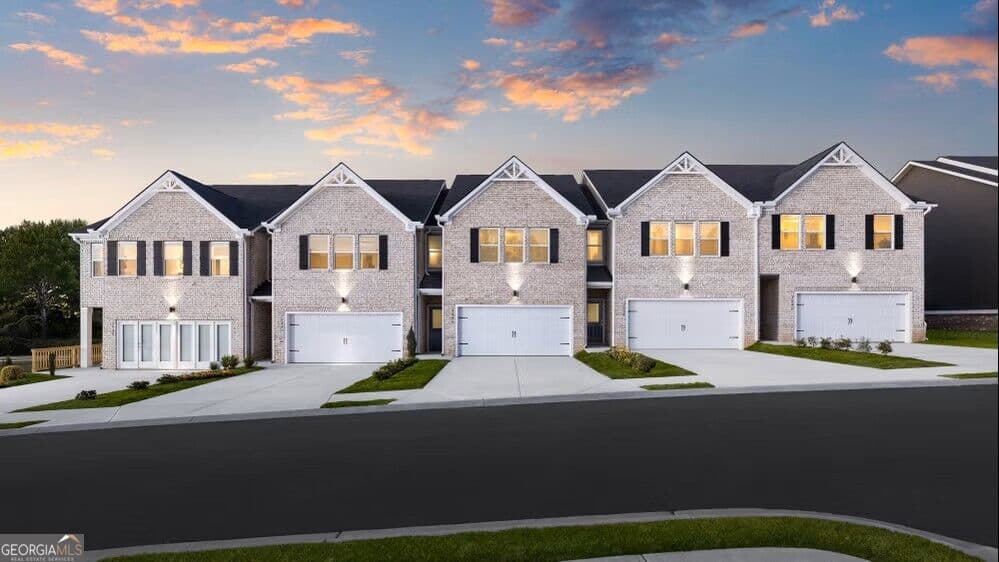 3 bedroom, 2.5 bathroom, 1,805 sq ft townhouse for sale at 3639 PARKWAY JAMES Drive, Snellville, GA 30039