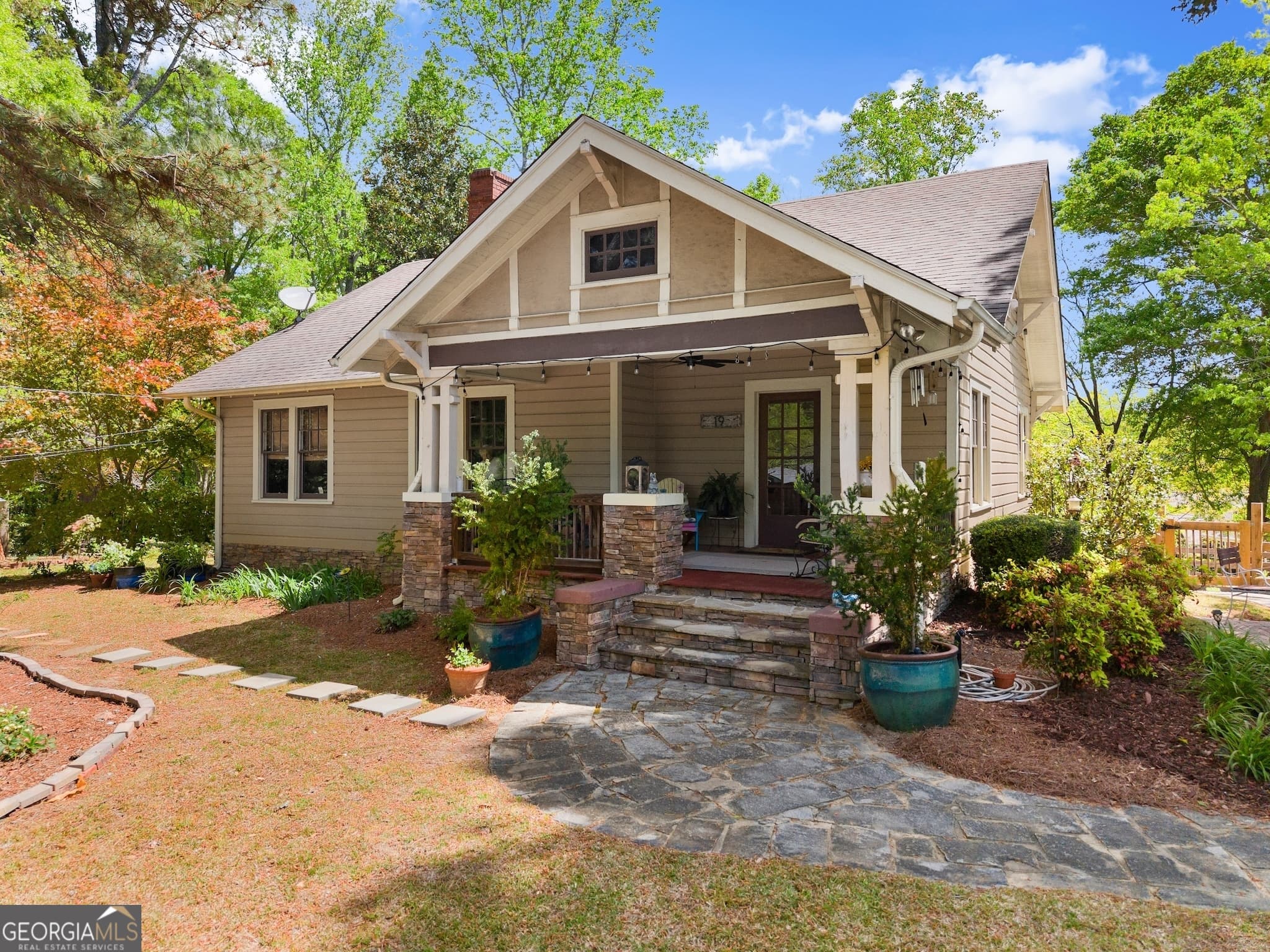3 bedroom, 2 bathroom, 1,999 sq ft single family residence sold at 19 Oak Creek Circle, Toccoa, GA 30577