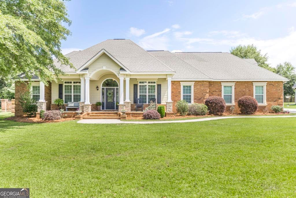 5 bedroom, 4.5 bathroom, 3,511 sq ft single family residence for sale at 202 Lowpoint Trail, Warner Robins, GA 31093
