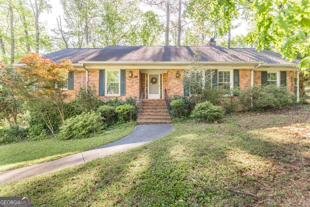 5 bedroom, 3 bathroom, 2,621 sq ft single family residence sold at 1933 Birchwood Way, Macon, GA 31211