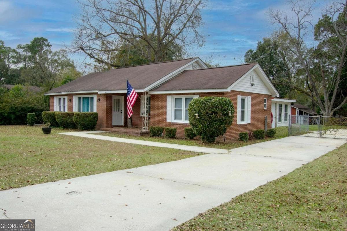 3 bedroom, 2 bathroom, 2,026 sq ft single family residence sold at 304 Mock Street, Sylvania, GA 30467