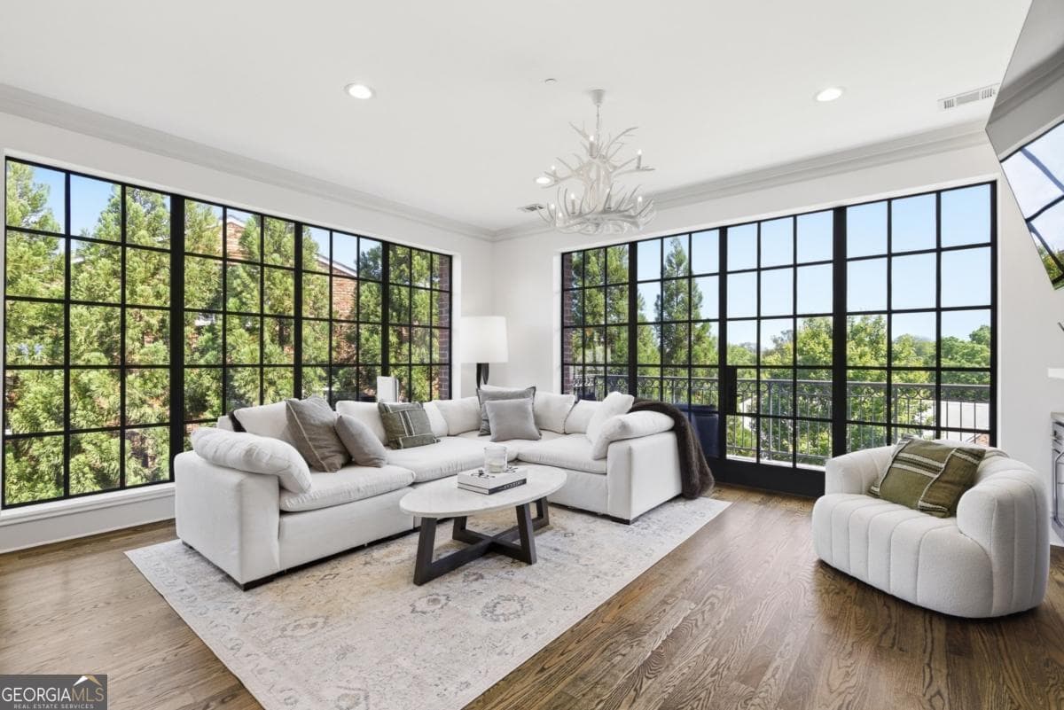 3 bedroom, 3.5 bathroom, 1,968 sq ft condominium sold at 220 Vickery Falls Drive 220, Roswell, GA 30075