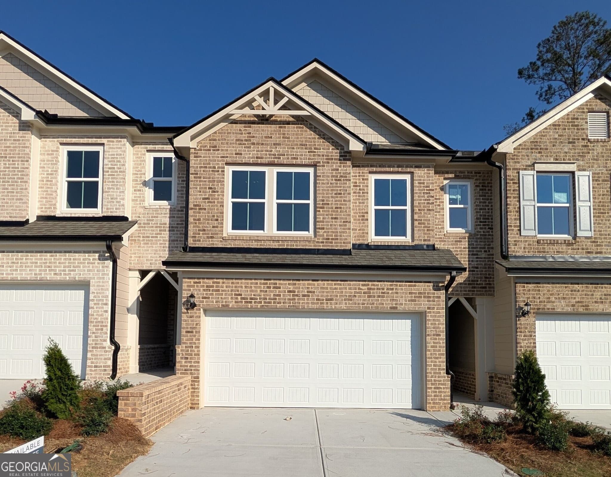 4 bedroom, 2.5 bathroom, 1,854 sq ft townhouse for sale at 821 Leraes Way, Loganville, GA 30052