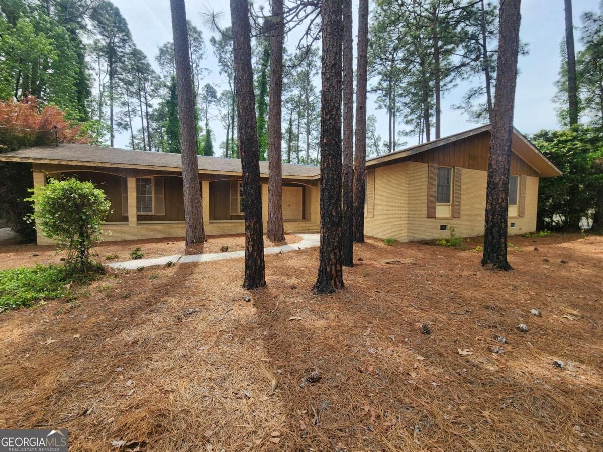 3 bedroom, 2 bathroom, 2,005 sq ft single family residence sold at 303 Debbie Drive, Statesboro, GA 30458