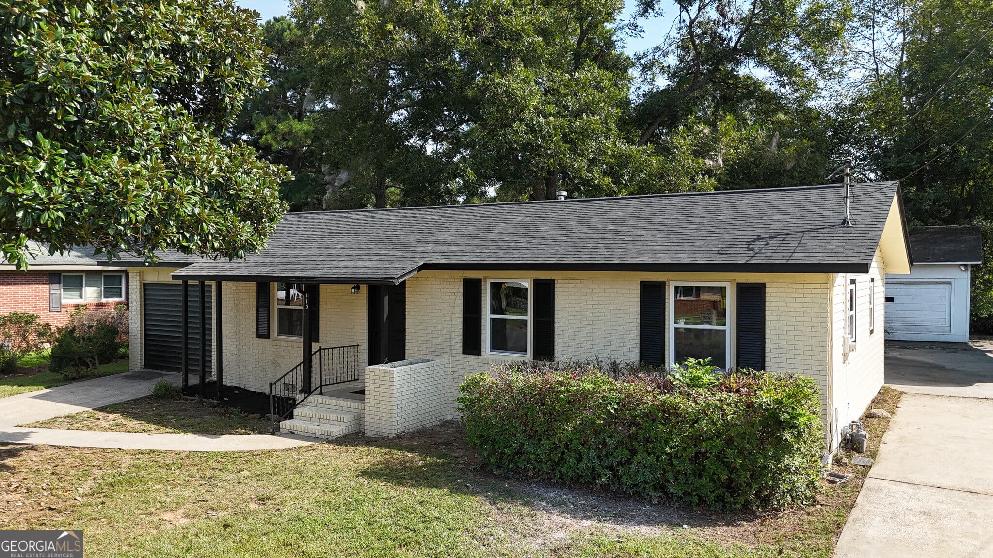 4 bedroom, 2 bathroom, 1,325 sq ft single family residence for sale at 113 LINDA Drive, Warner Robins, GA 31093