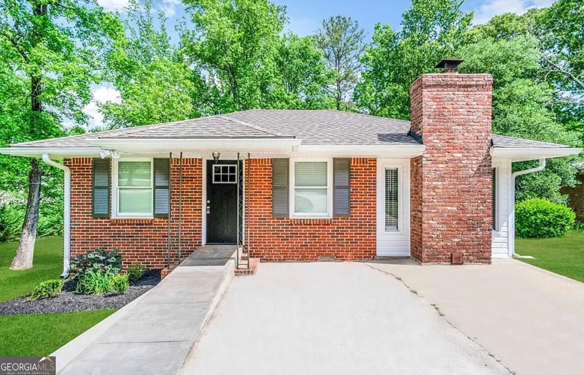 3 bedroom, 2 bathroom, 1,275 sq ft single family residence for sale at 9184 Thrash Street, Covington, GA 30014