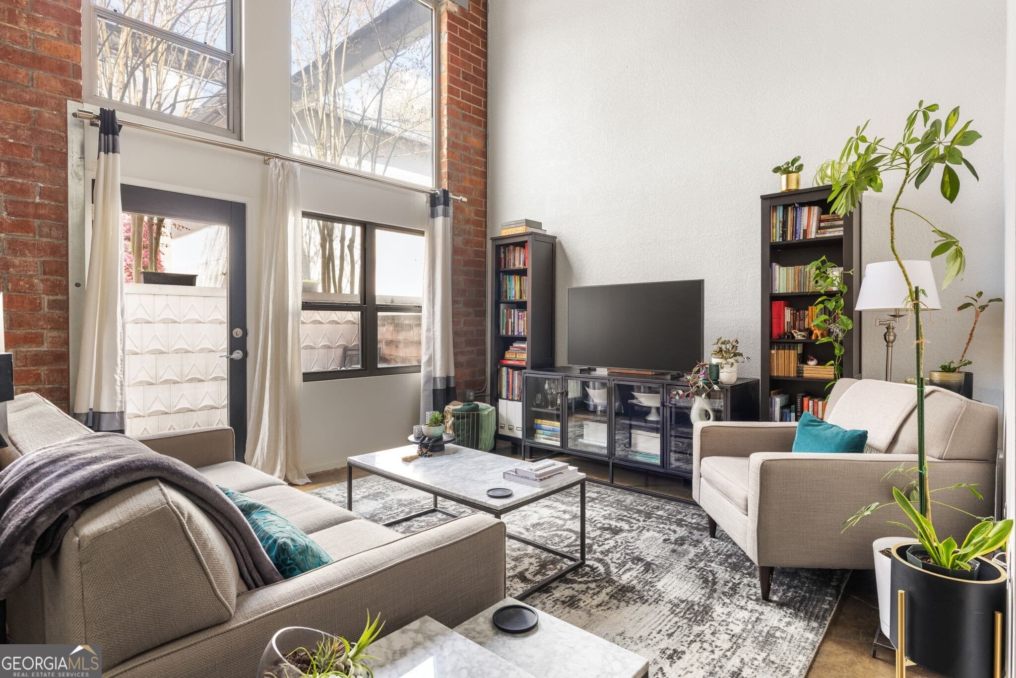 1 bedroom, 1.5 bathroom, 996 sq ft condominium sold at 195 Arizona Avenue 154, Atlanta, GA 30307