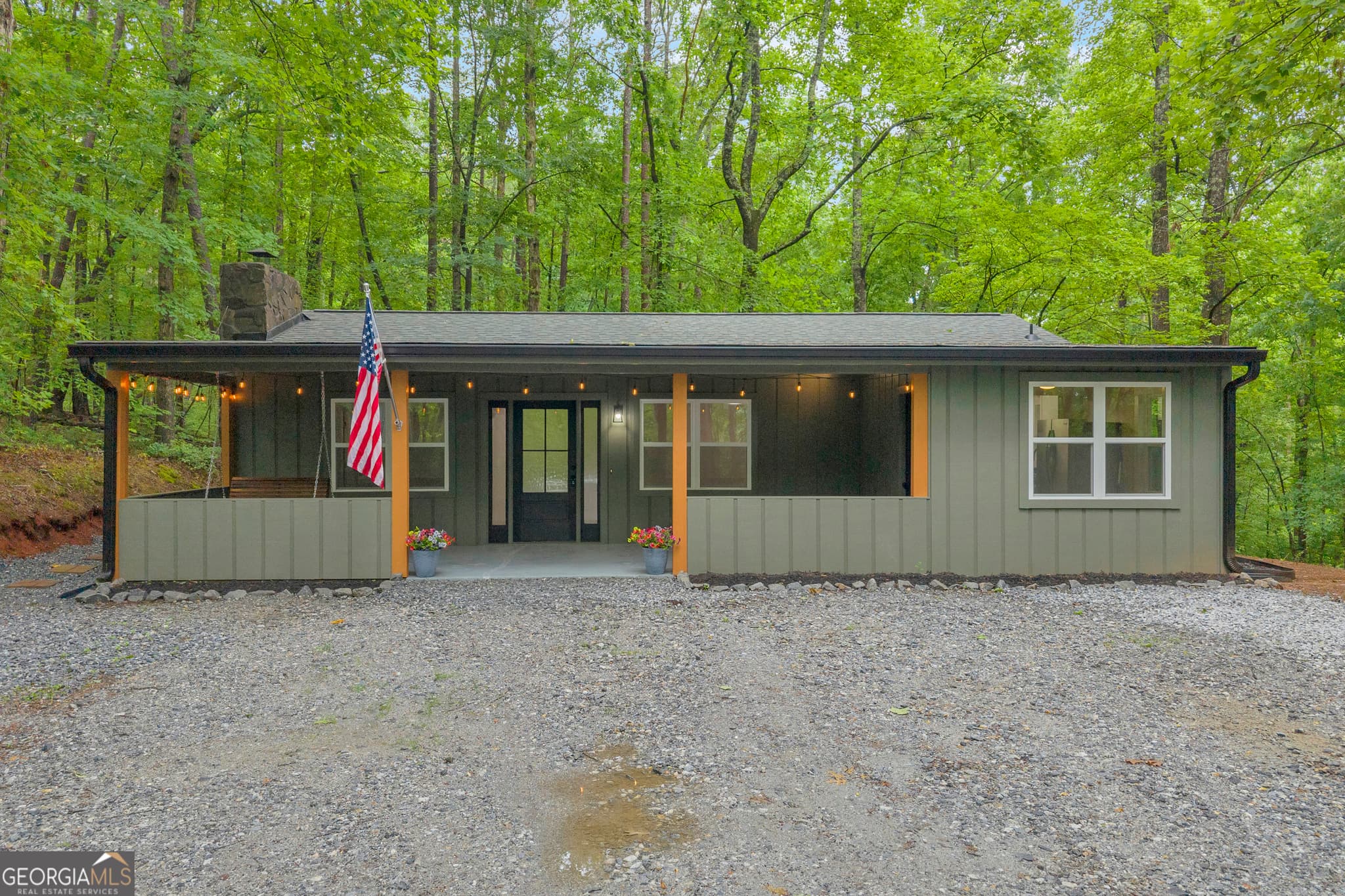 2 bedroom, 2 bathroom, 1,150 sq ft single family residence for sale at 314 Skyview Circle, Clarkesville, GA 30523