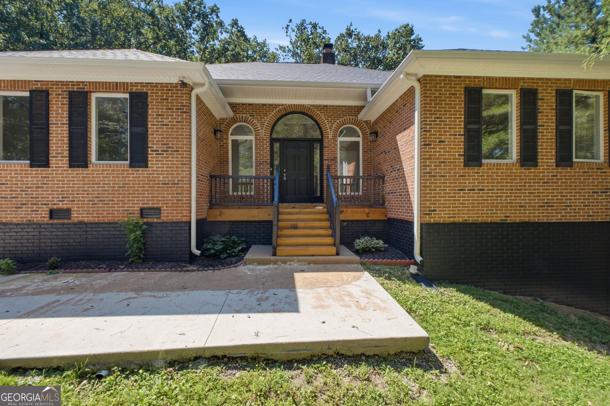 7 bedroom, 3.5 bathroom, 4,534 sq ft single family residence for sale at 502 Shire Court, Dalton, GA 30720