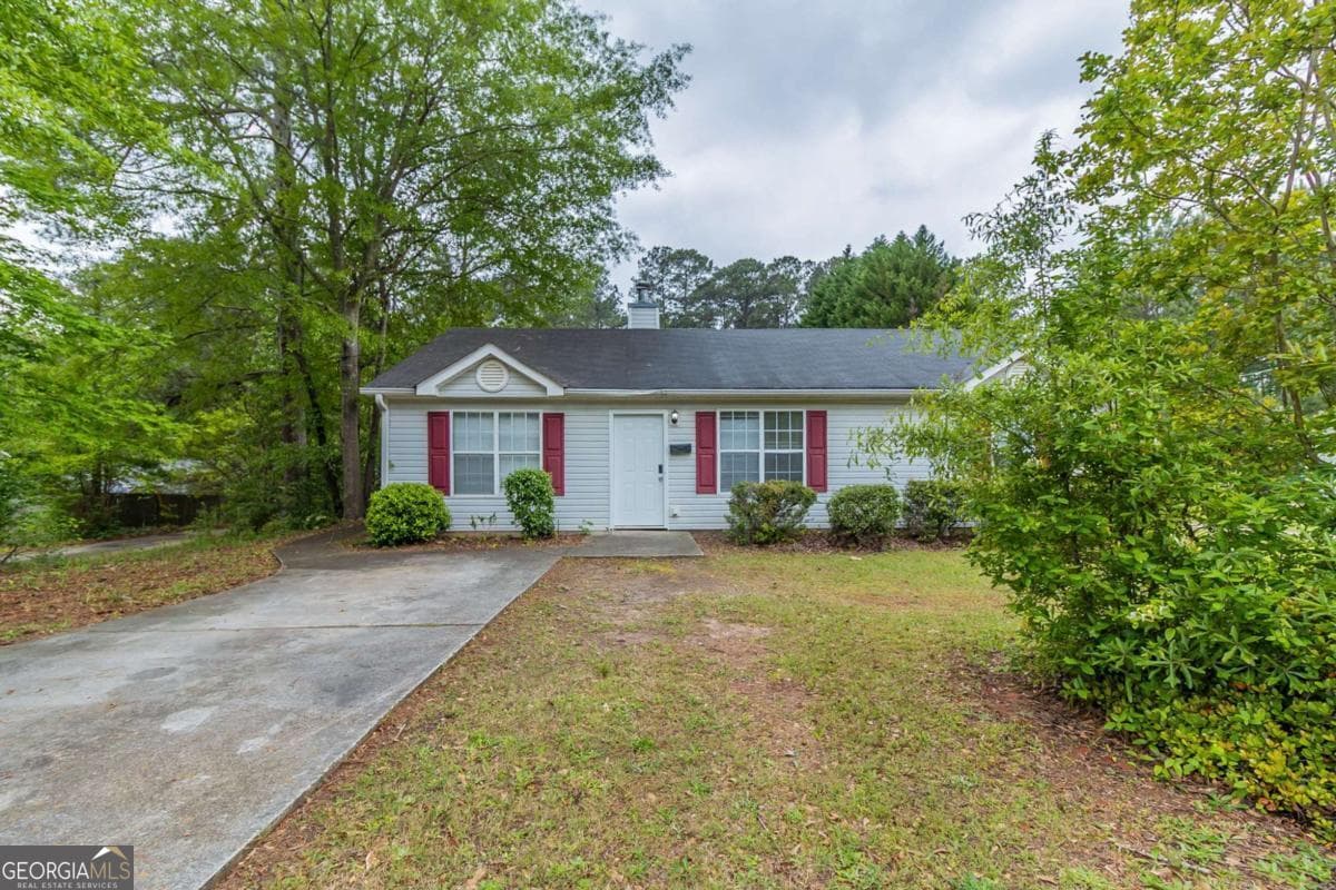 3 bedroom, 2 bathroom, 1,320 sq ft single family residence sold at 8051 Trinity Park Drive, Riverdale, GA 30296