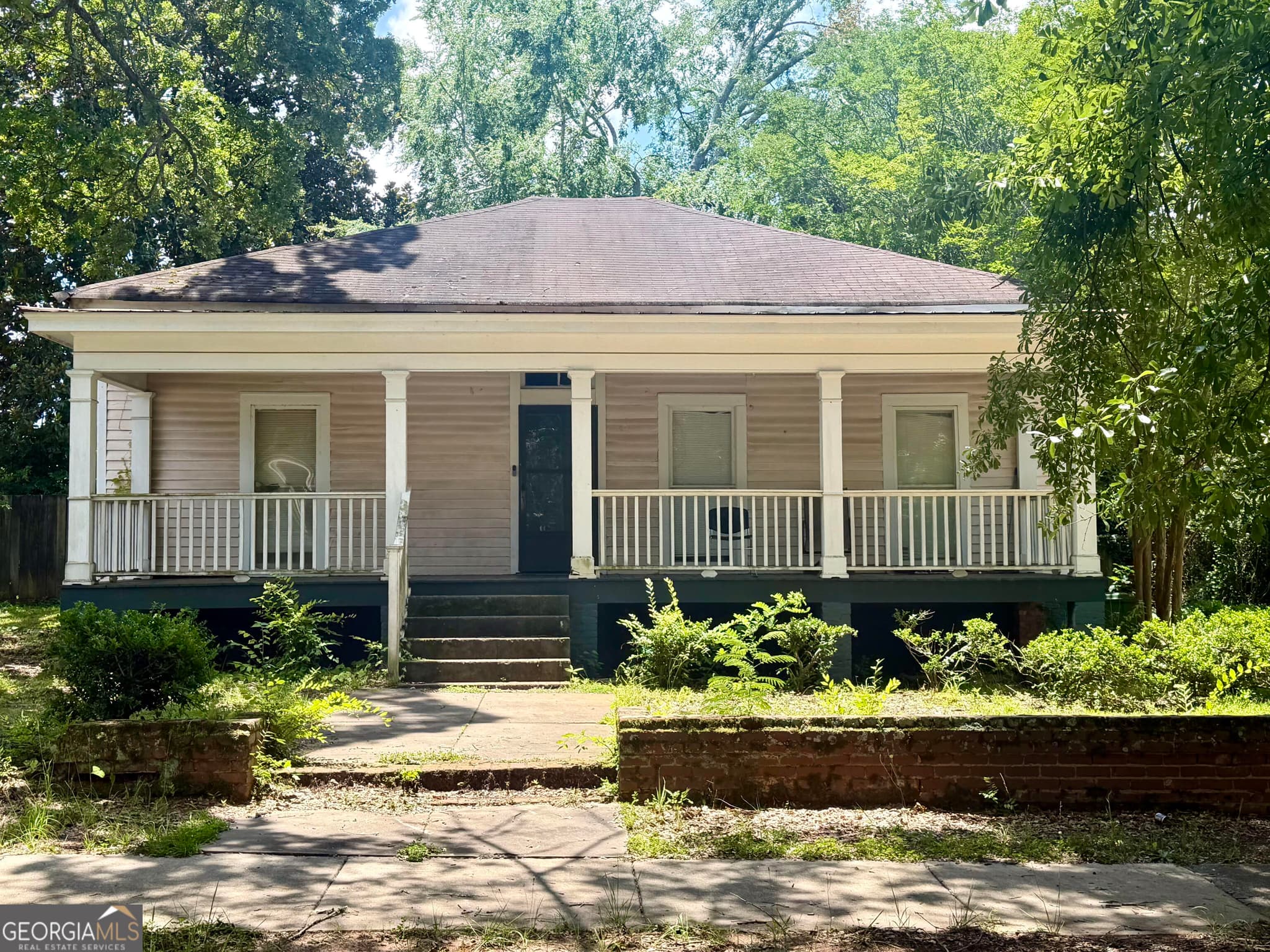 5 bedroom, 2 bathroom, 1,671 sq ft single family residence for sale at 528 E Chappell Street, Griffin, GA 30223
