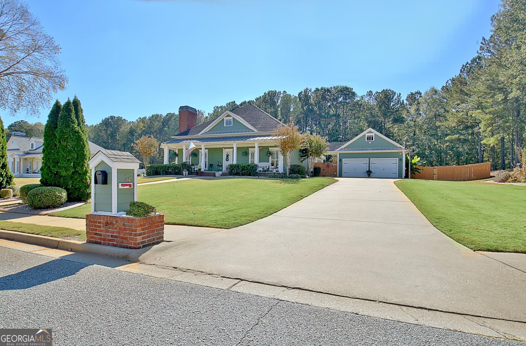 3 bedroom, 2.5 bathroom, 2,613 sq ft single family residence sold at 25 Carriage Lane, Senoia, GA 30276