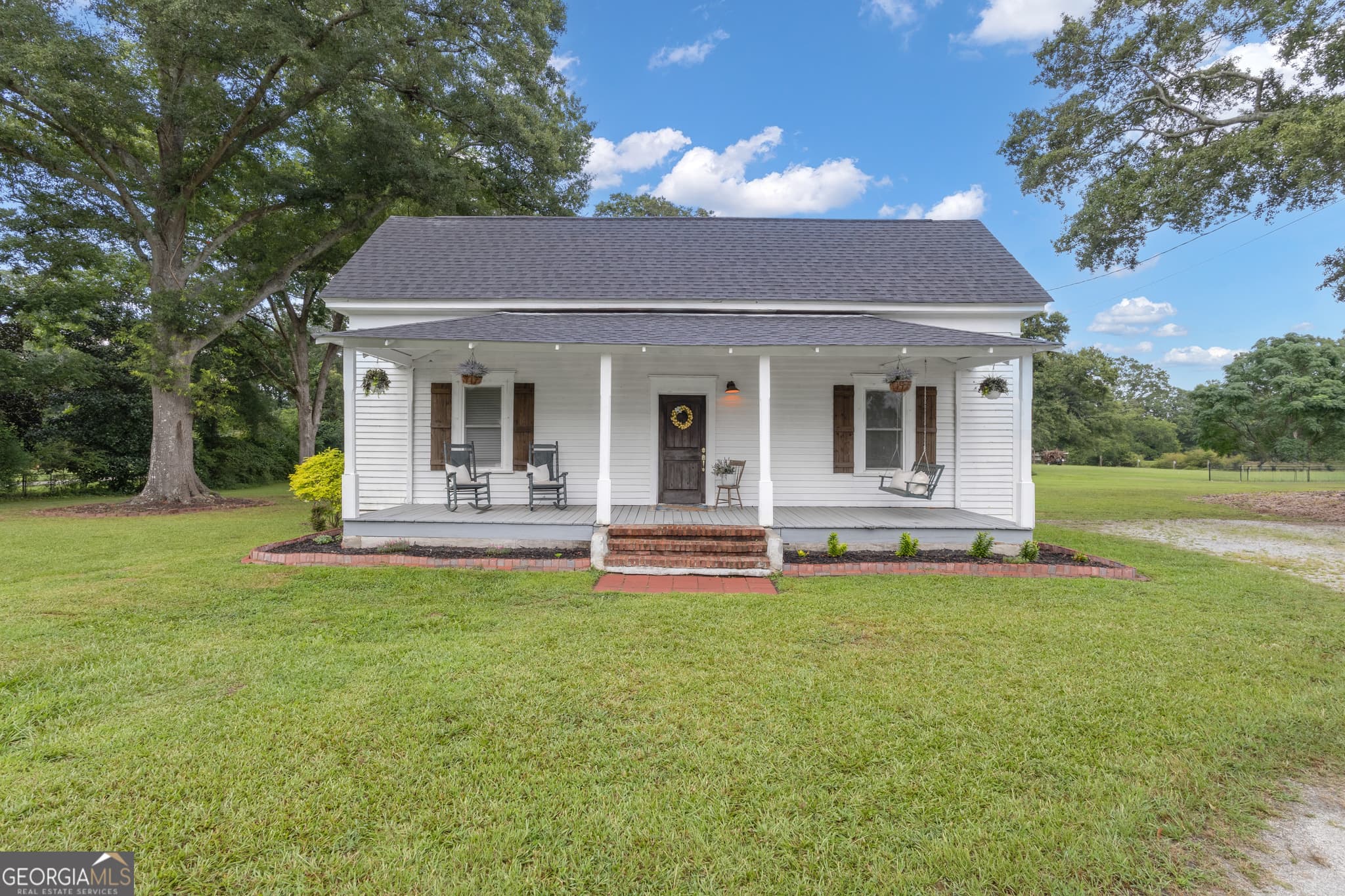 2 bedroom, 1 bathroom, 1,328 sq ft single family residence for sale at 3654 S Highway 29, Moreland, GA 30259